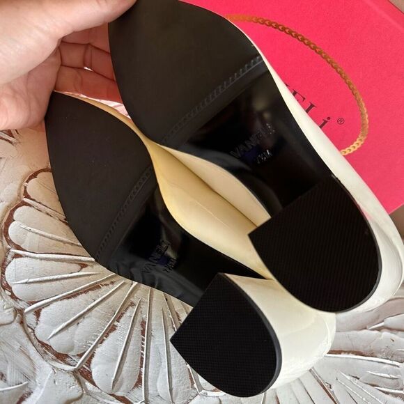 Vaneli cream patent leather pumps size 7.5 - Picture 7 of 9